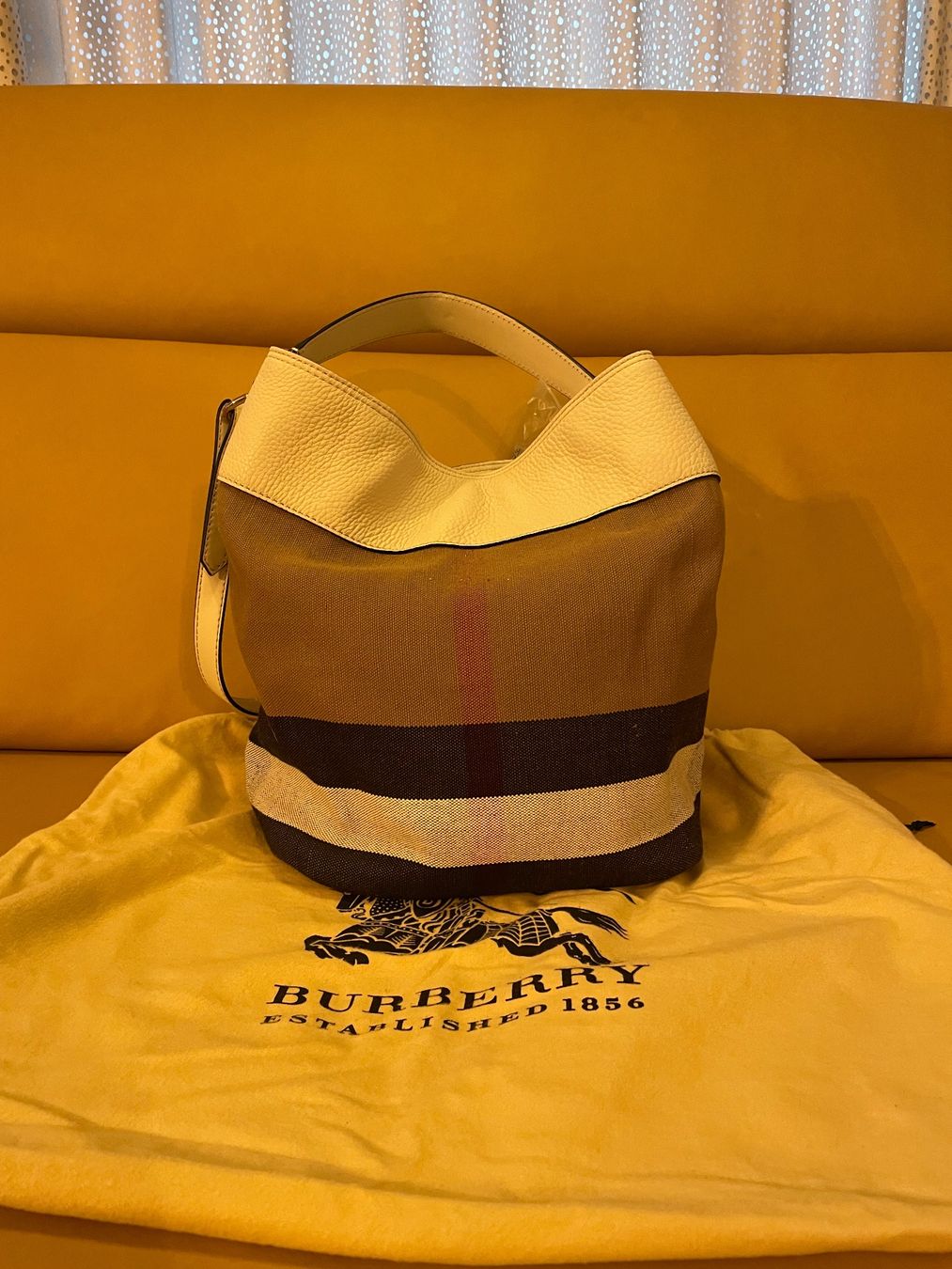 Burberry Borse da donna: BURBERRY Ashby Bag – Usato da Corcelles NE venduto da gingerbrain 1