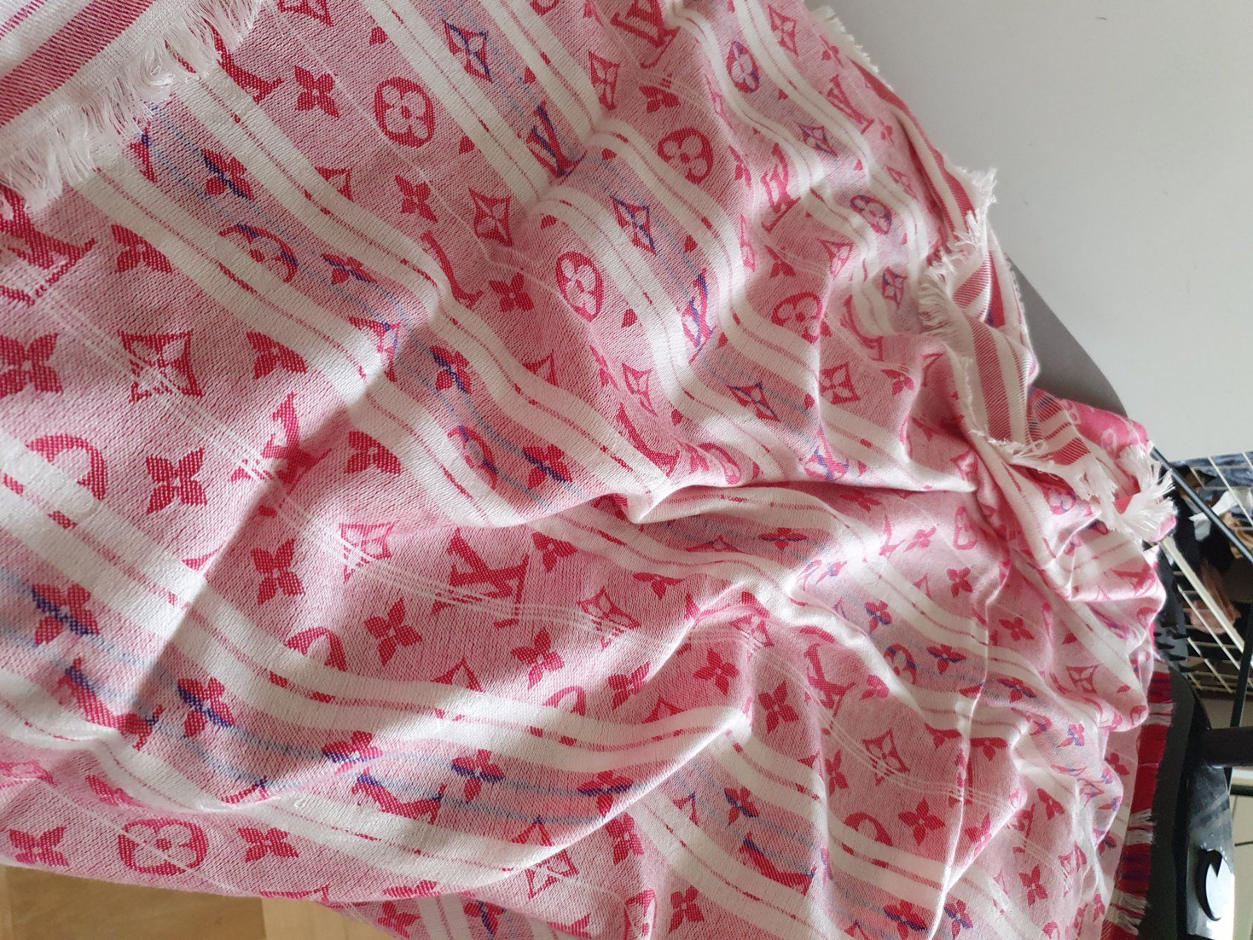 Louis Vuitton Foulard & Sciarpe: LOUIS VUITTON, SCHAL, Seide /Wolle, Special Edition – Nuovo (secondo la descrizione) da Lausanne venduto da Robino777 3