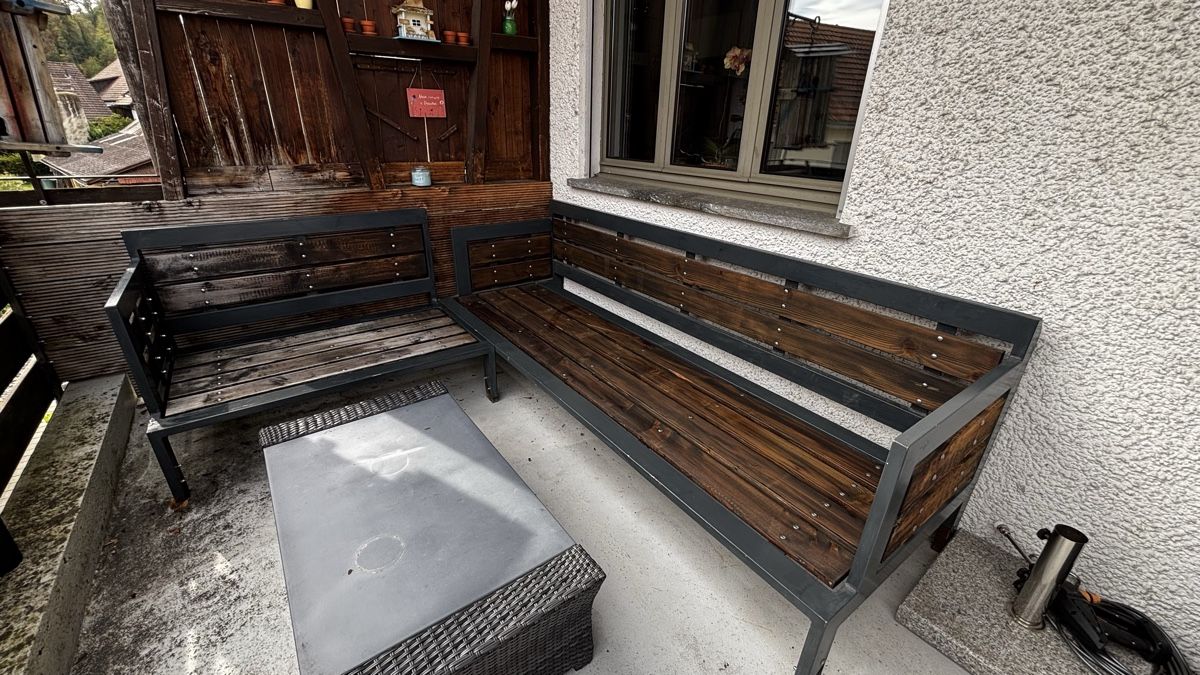 Divani: Outdoor Ecklounge mit Polstern (massiv) – Usato da Fisibach venduto da Fisisale 2