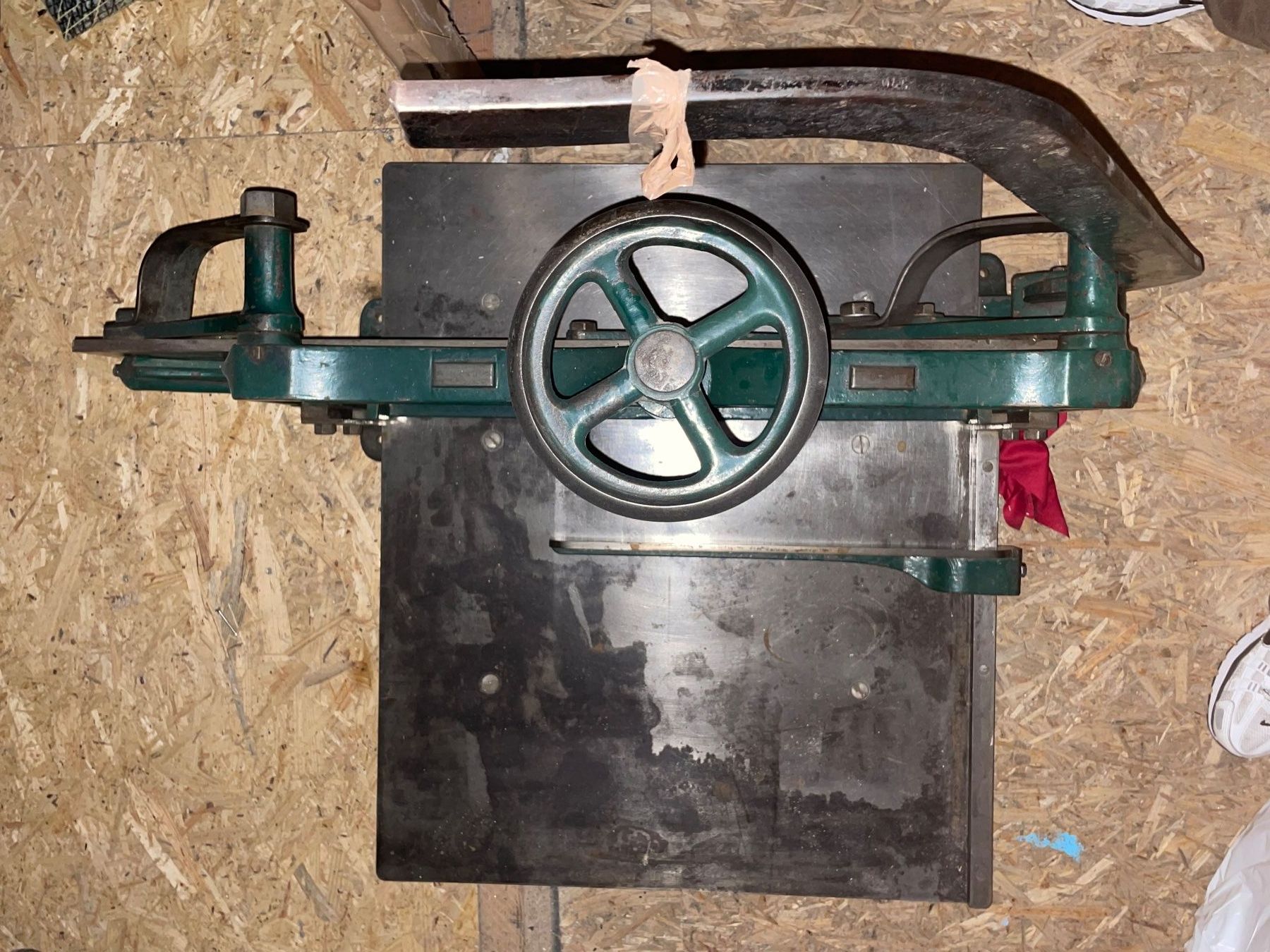 Tutte le macchine: Massicot ancien et robuste - Robuste Schneidmachine – Usato da Fribourg venduto da JohnB4 8