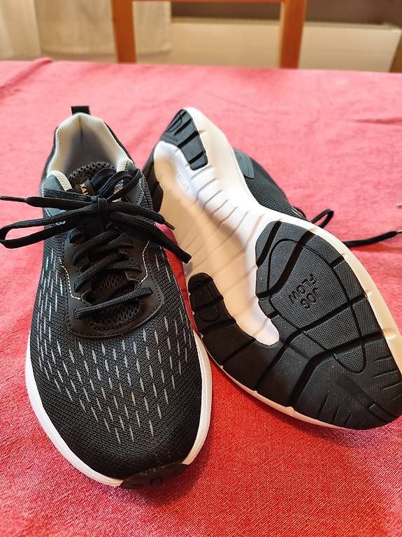 Scarpe da uomo: Joggingschuhe Gr. 44 – Usato da Thusis venduto da phil_gr 1