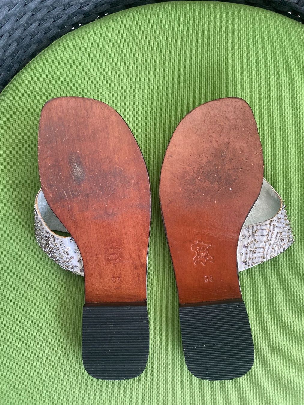 Chaussures femmes: SUMMERTIME - stylische/edle Flip-Flops mit Décor, silber, 39 – D'occasion à Winkel par ferrari2022 7