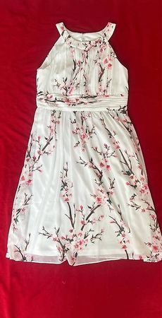 Schönes luftiges Sommerkleid weiss mit Blumen