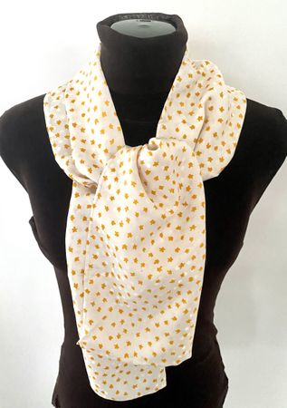Edler Seidenschal 100% Silk mit Damast-Effekt und Blumenmust