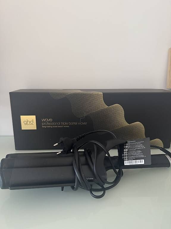 GHD Piastre & Arricciacapelli: GHD Wave Triple Barrel Waver – Nuovo e nell'imballaggio originale da Breganzona venduto da Swonder 1