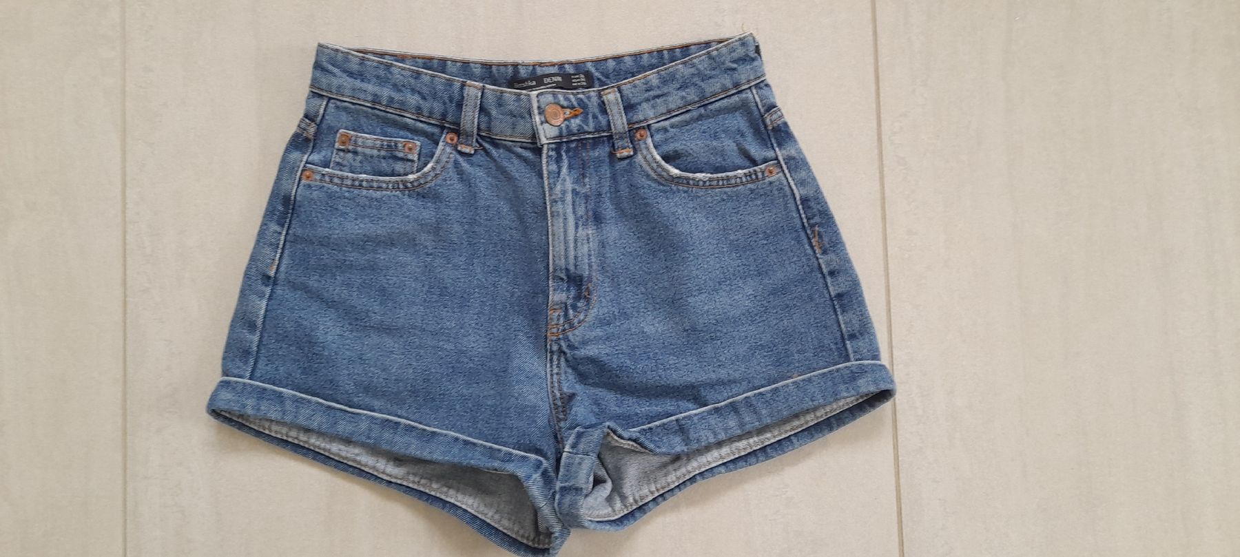 Bershka Pantaloni: Short jean Bershka 36 – Nuovo (secondo la descrizione) da ERLINSBACH venduto da doudouce