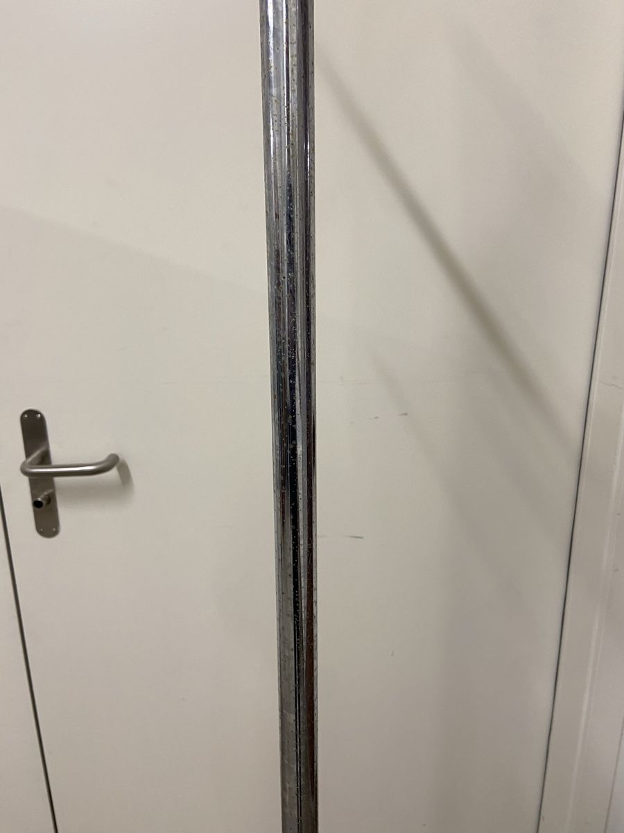 Guardaroba: Bauhaus Gardrobeständer – Usato da Dietikon venduto da brocki-eyra 2