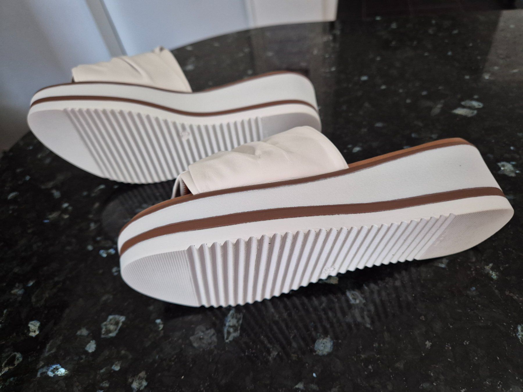 Scarpe da donna: Pantolette weiss, Grösse 39 – Nuovo e nell'imballaggio originale da Niederglatt ZH venduto da Harvest 1