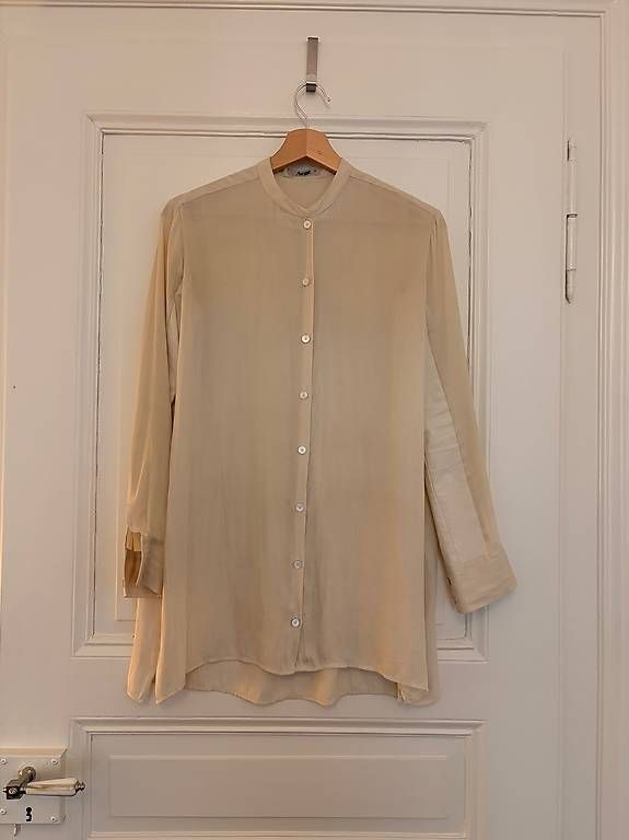 Chemisiers: Acne Hemd creme XS/S – D'occasion à Basel par yet_7svp