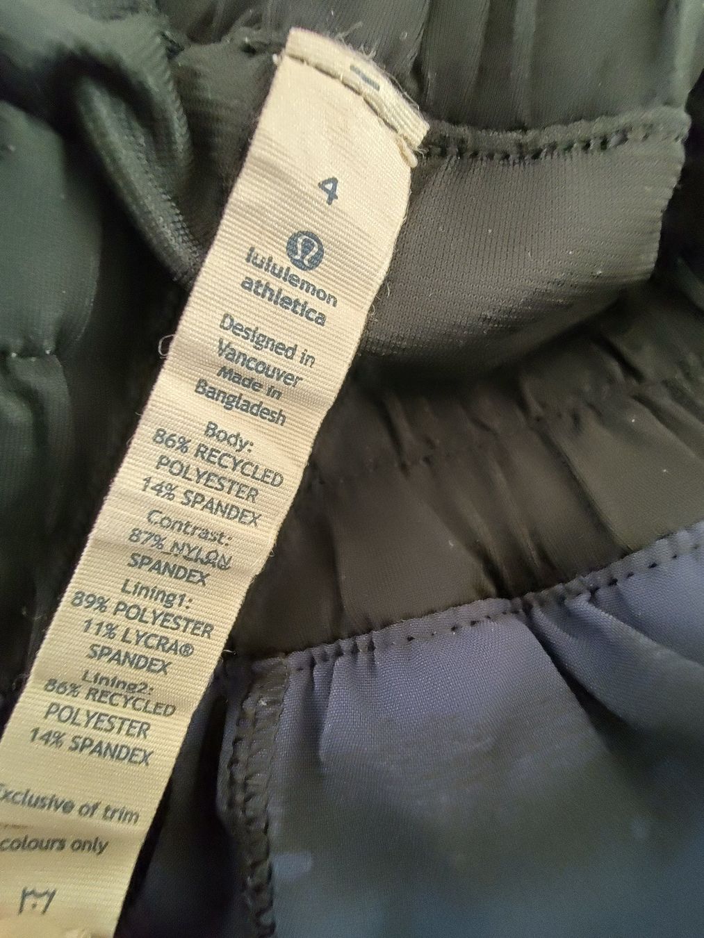 Lululemon Pantalons: Lululemon Damen Shorts blau gestreift – D'occasion à Baden par shinifin 3
