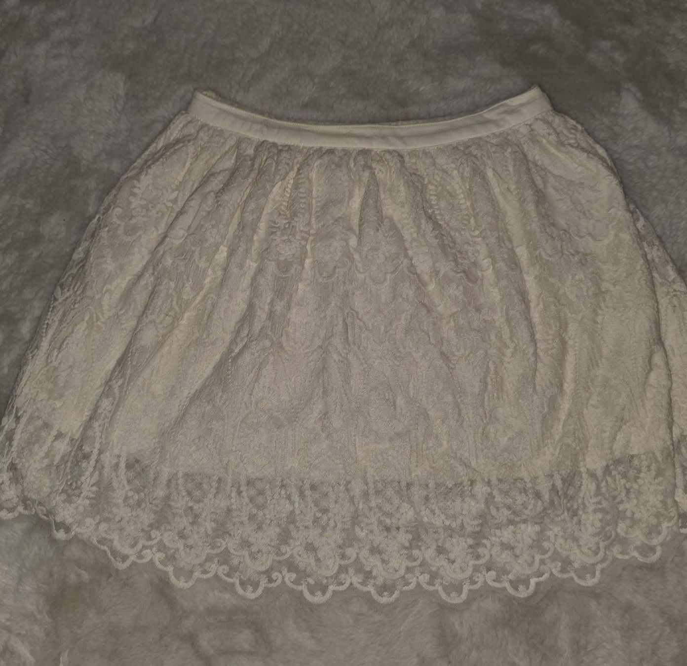 Gonne: Elegantes Röckli aus Spitze, Grösse S – Usato da Wetzikon ZH venduto da secondhandsfashion