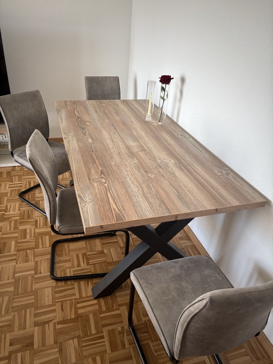 Tischset: Table de cuisine – Gebraucht aus Biel/Bienne von Bas.reg