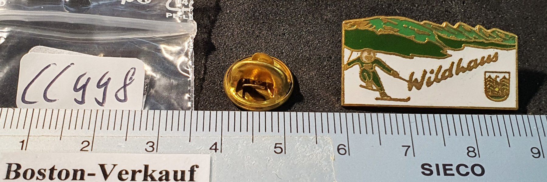 Placchette & Badge: CC998 - Pin Wildhaus - Skifahrer – Usato da Reinach BL venduto da Boston-Verkauf 1