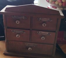 Holzschubladen-Kasten braun mit 6 Schubladen