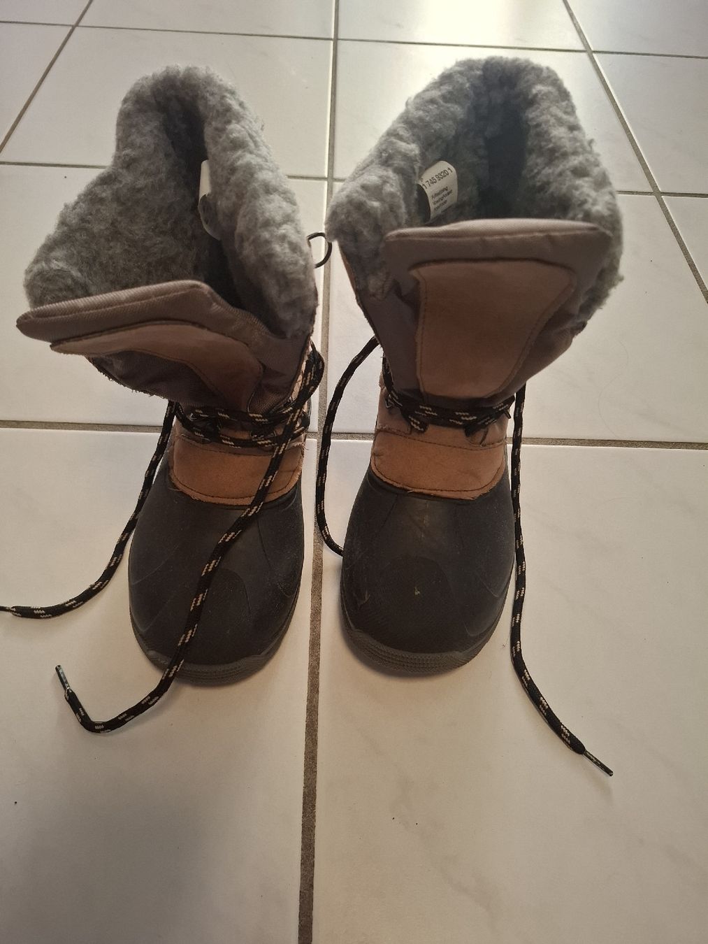 Scarpe per ragazzi: Winterstiefel Gr.32/33 – Usato da Luzern venduto da s.teffi