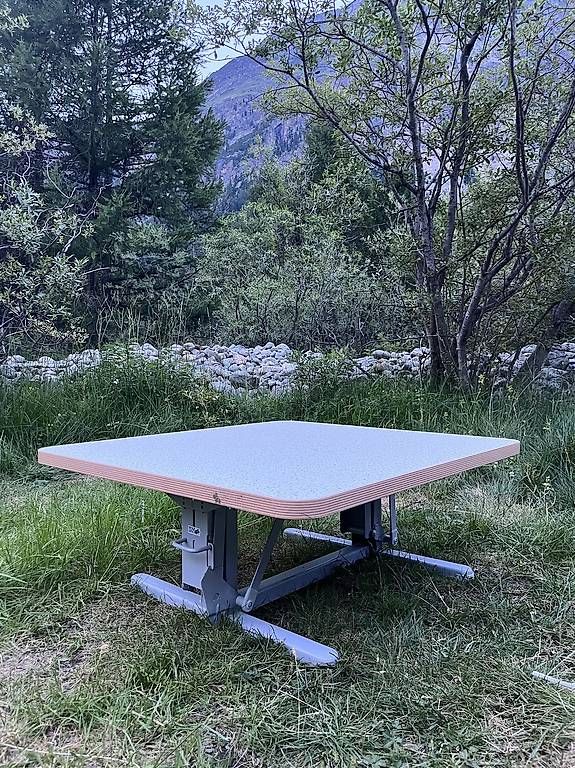 Tavoli: Höhenverstellbarer Tisch – Usato da Pontresina venduto da ginger_lemon