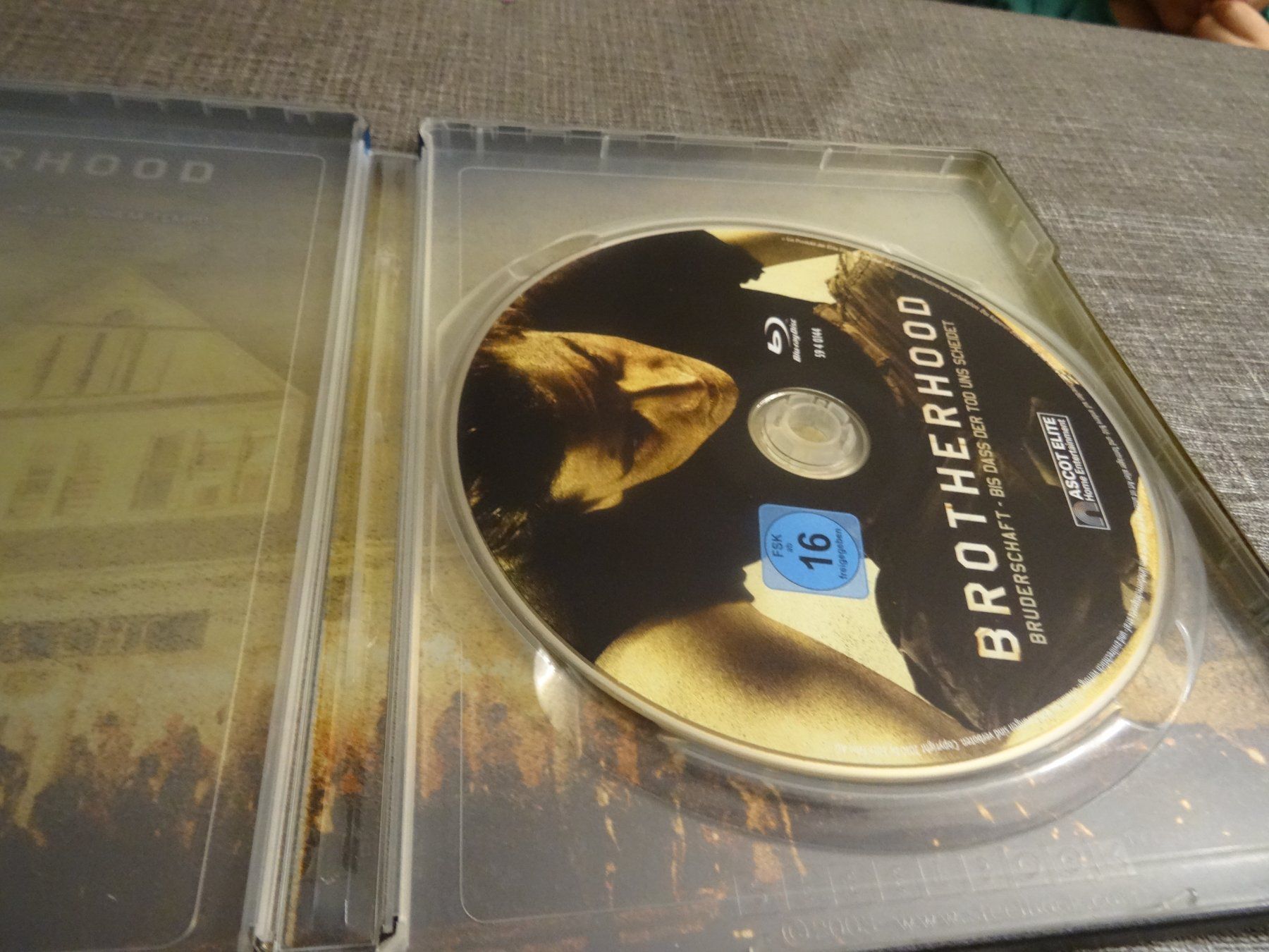 Tutti i DVDs: Brotherhood - Blu-ray Steelbook, – Usato da Olten venduto da Disc-Verkauf 1