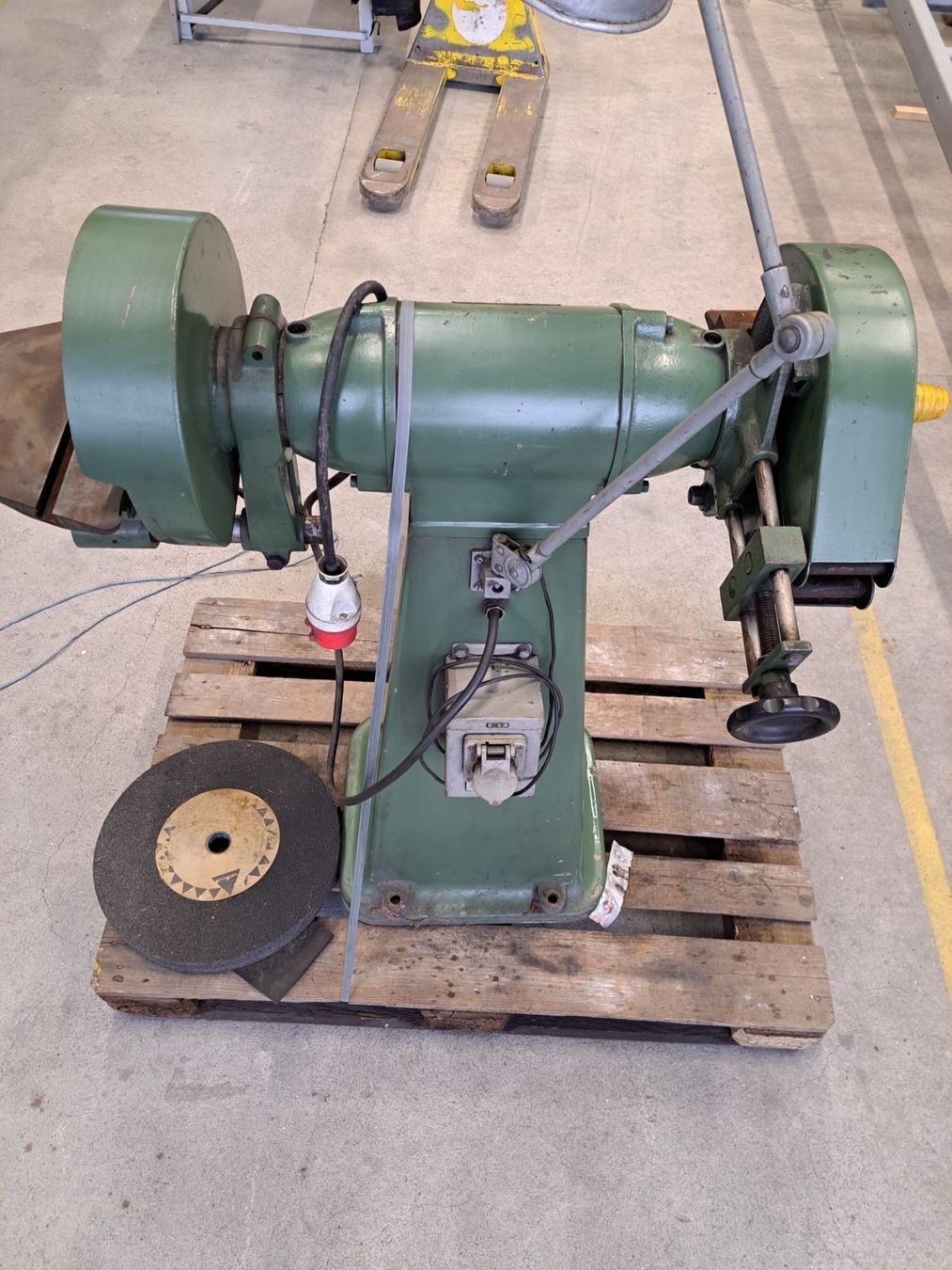 Vitax Smerigliatrici & Lucidatrici: Vitax Doppelschleifmaschine 380 V – Usato da Bronschhofen venduto da Eschler-Fahrzeugbau 1