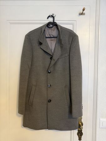 Men's standing collar coat like new