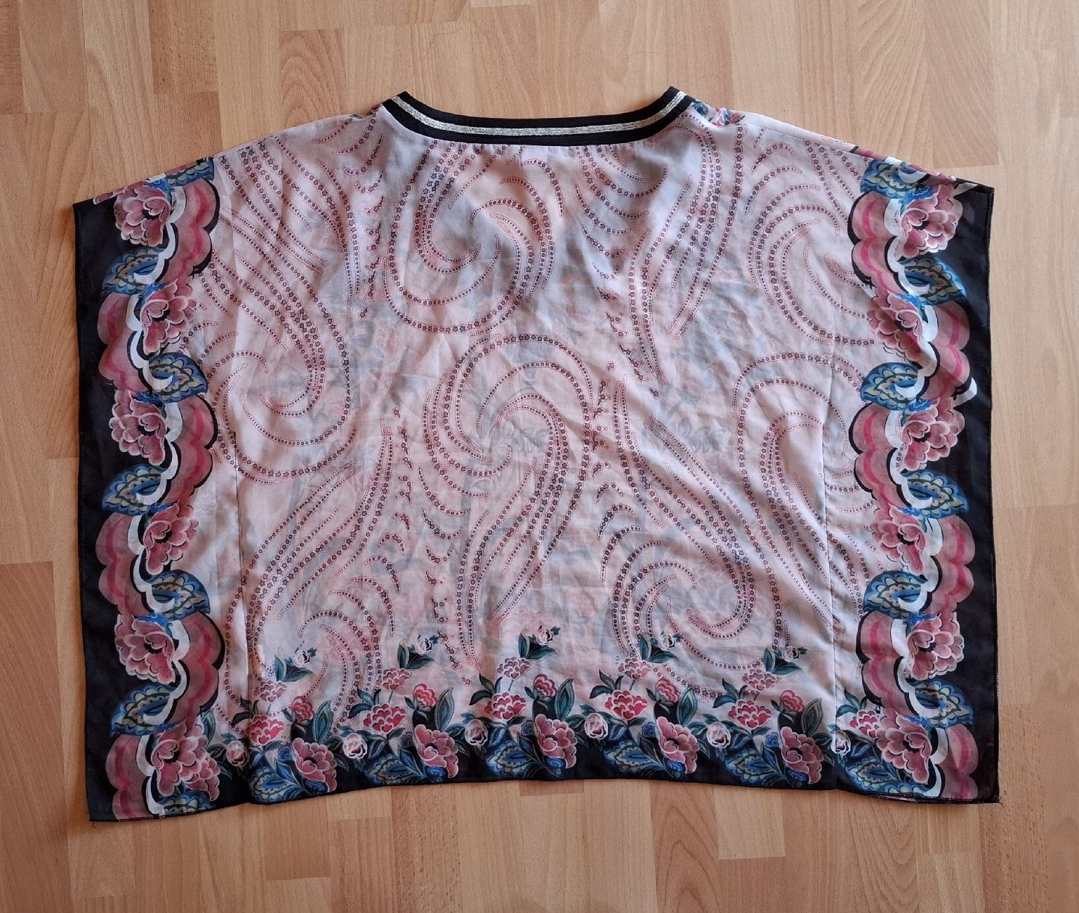 Tuniche: Wunderschöne Blusen-Tunika im Blumenmuster, 38 – Usato da Pagig venduto da Spring14 2