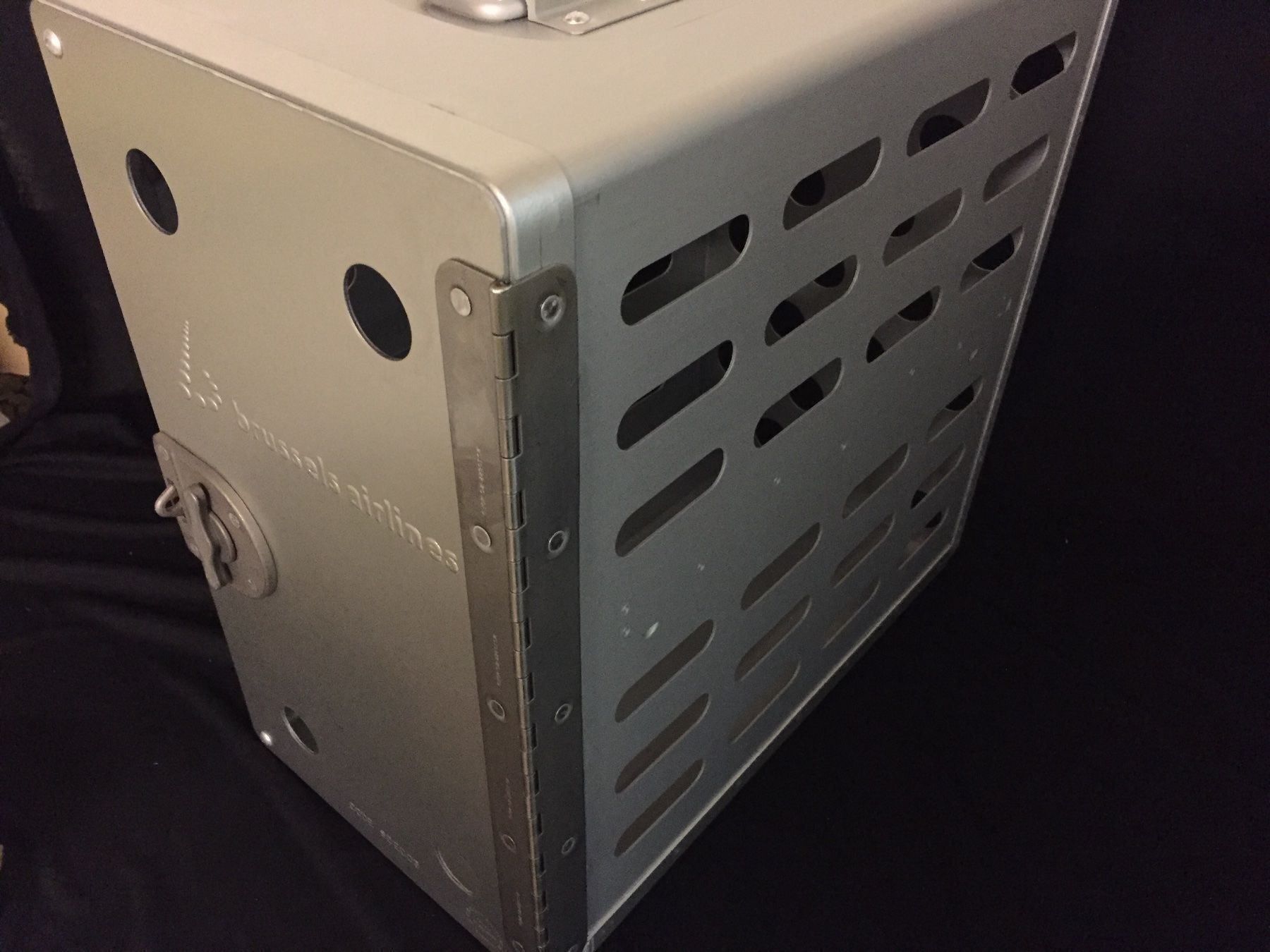Contenitori edile: Brussels Airline Galley container – Nuovo e nell'imballaggio originale da Zürich venduto da Classic_Collection_Zurich 1