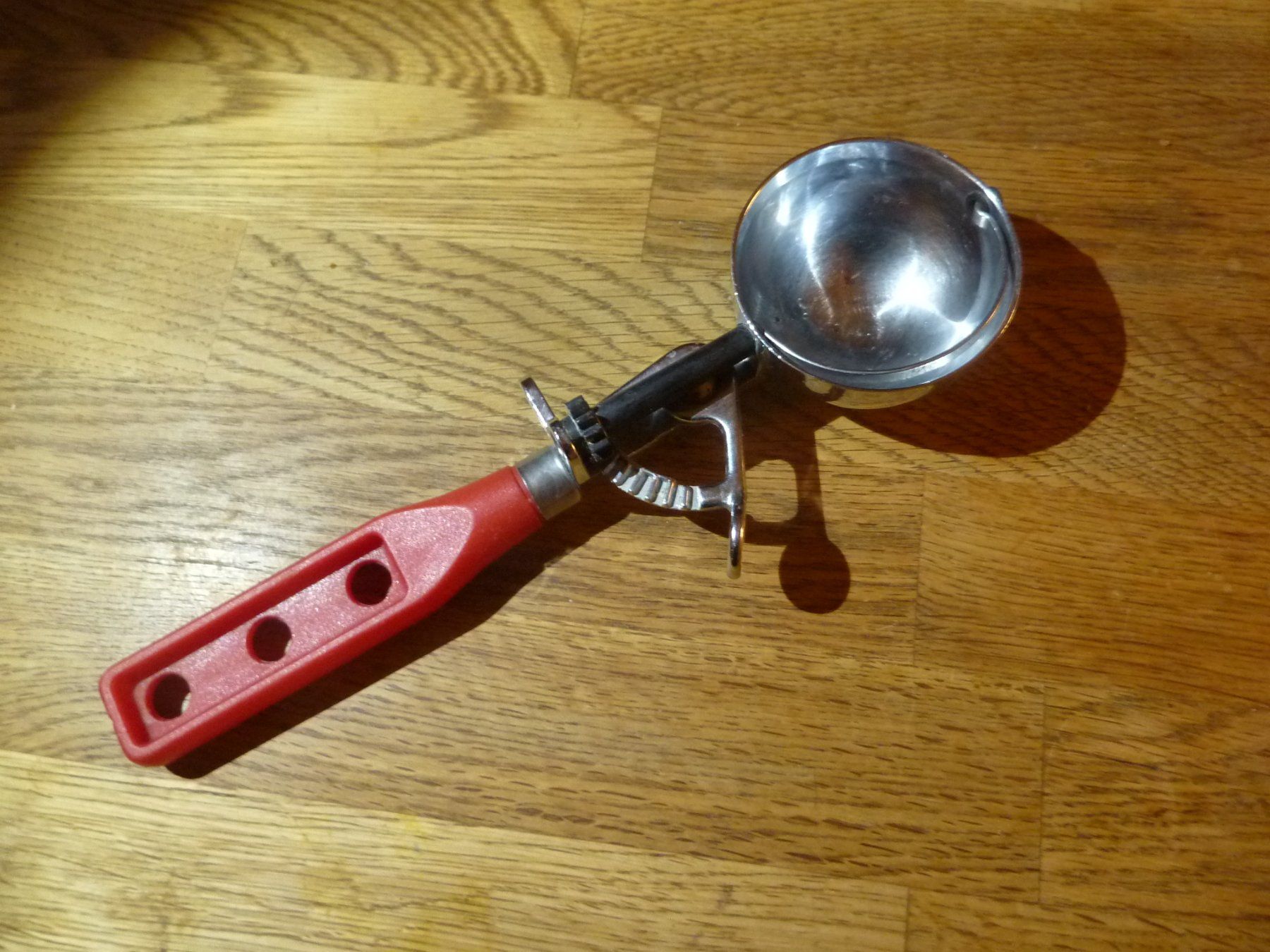 Löffel: schöner Eisportionierer Patent Eislöffel P.P.L. Italy – Gebraucht aus Hochfelden von swissice