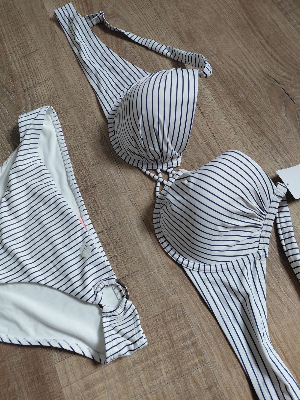 Hunkemöller Maillots de bain & Bikinis: Bikini gestreift Marke hunkemöller – Neuf avec emballage d'origine à Balsthal par Leila_Luna 1