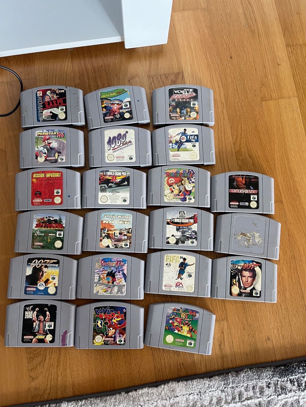 Nintendo Console: Nintendo 64 mit 3 controller und 22 Spiele inkl. Controller – Usato da Oensingen venduto da aziri123 1