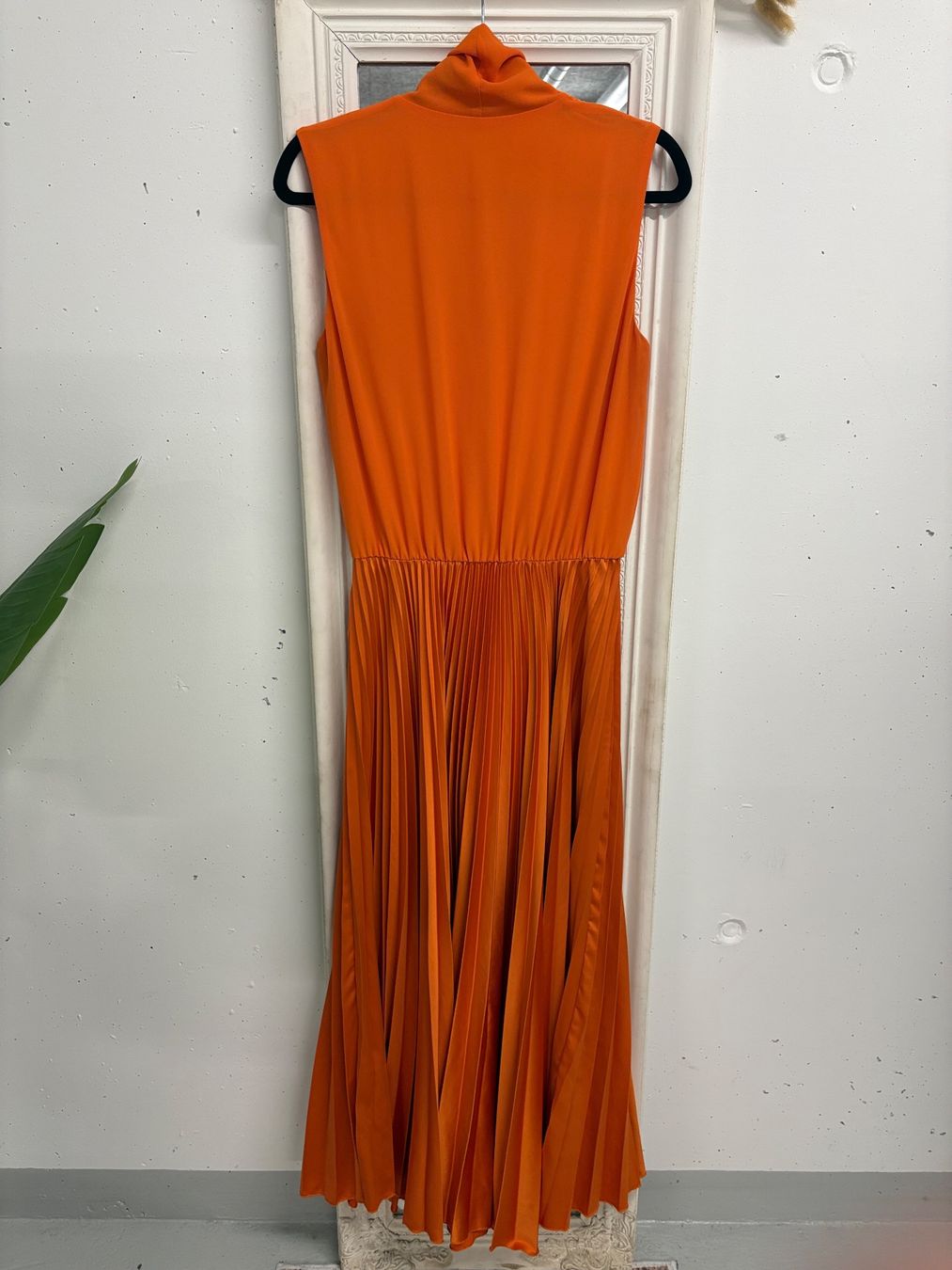 Kleider: Rinascimento Maxikleid Orange Gr. M Plissee Schluppe – Neu (gemäss Beschreibung) aus Regensdorf von secondchancefashion 4