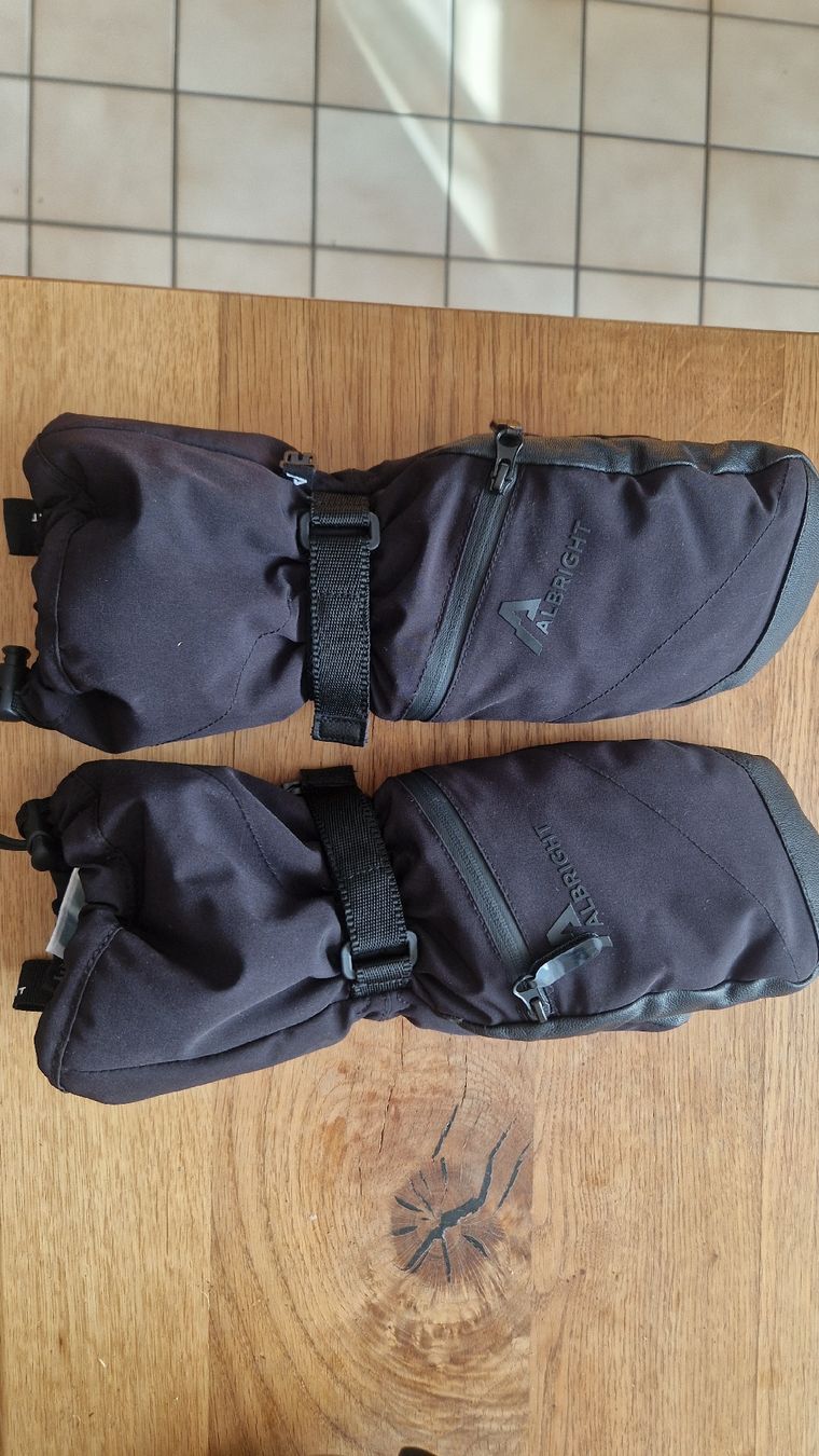 Albright Guanti & manicotti: Albright Fausthandschuhe schwarz – Usato da Unteriberg venduto da mic_7kvh