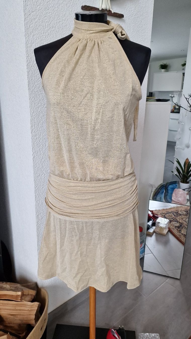 Kleider: Sexy Kleid goldfarbig – Gebraucht aus Wil  AG von Kfloh
