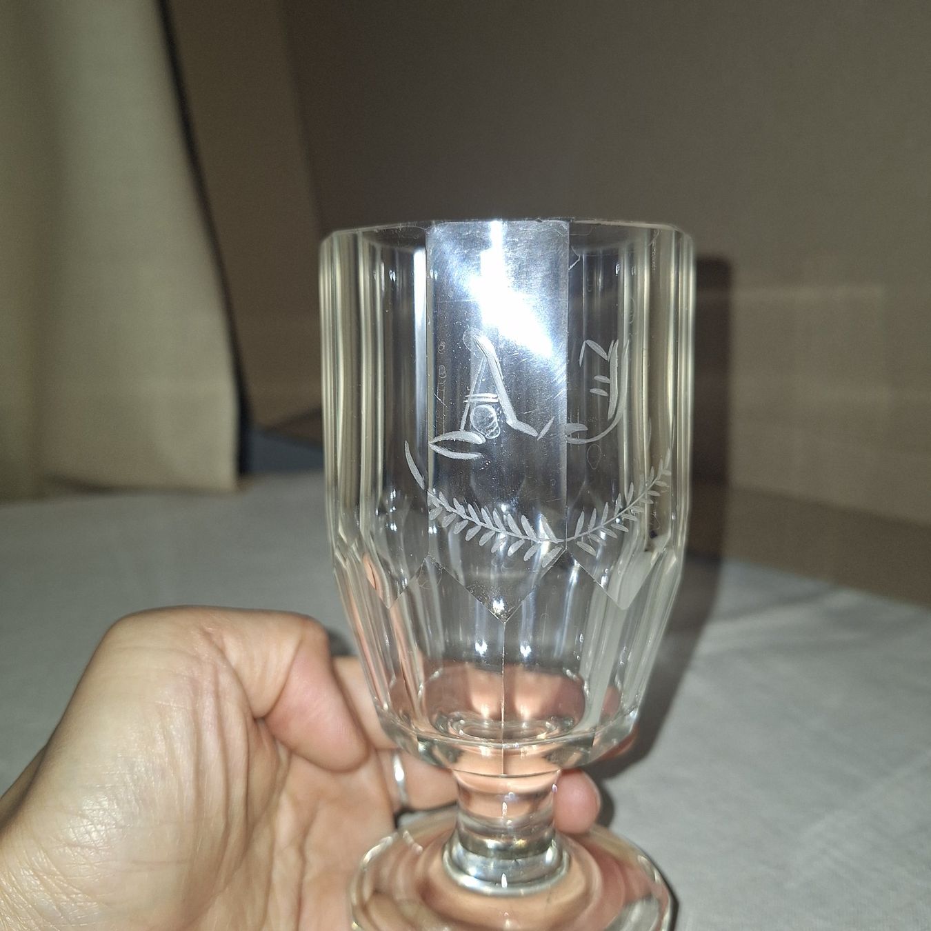 Gläser: Schönes Trinkglas mit Initialen, mit elegantem Glasstiel – Gebraucht aus Winterthur von Goldpipau 1