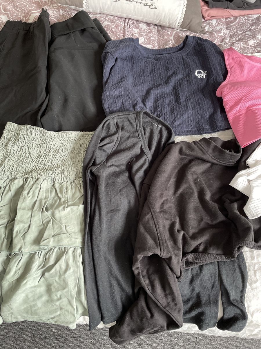 Lotti & Set di vestiti: Mädchen Kleiderpaket Grösse S – Usato da Niederuzwil venduto da Bachi73 1