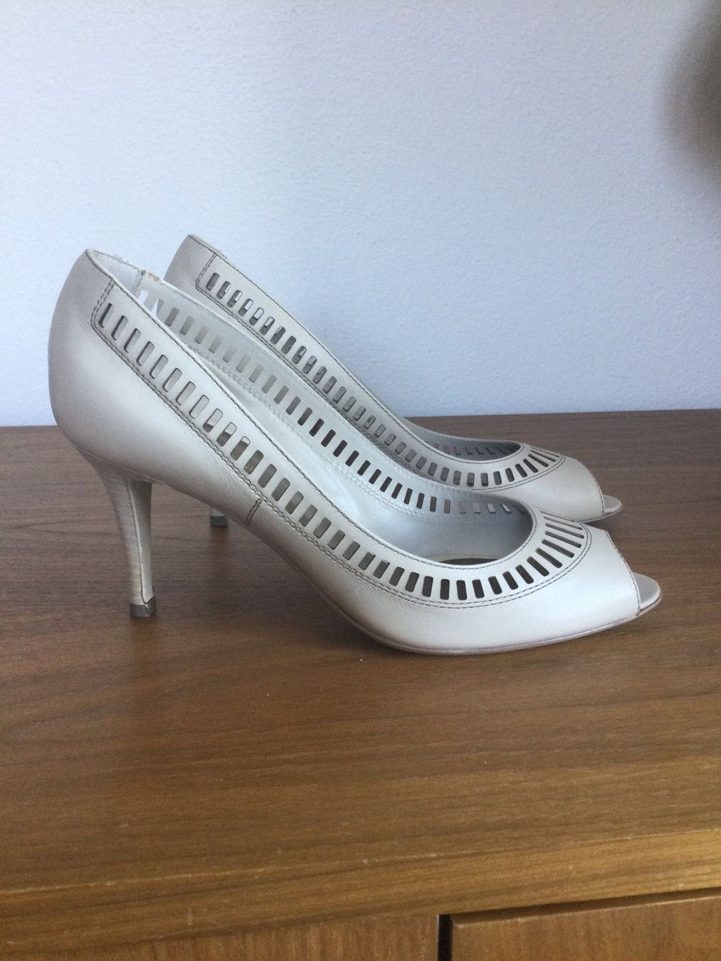 Sergio Rossi Scarpe da donna: Sergio Rossi Pumps Peep Toe ecru Neu 40 – Nuovo e nell'imballaggio originale da Stäfa venduto da loveforeverlove