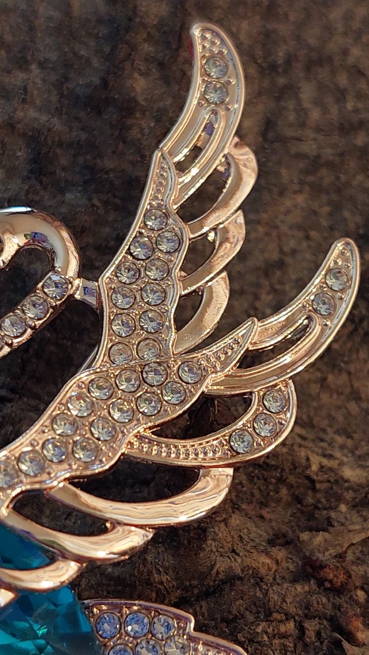 Broschen & Nadeln: Hübsche Brosche Schwan mit Strass und Stein blau – Neu (gemäss Beschreibung) aus Oberwil BL von Hunajakakku 1