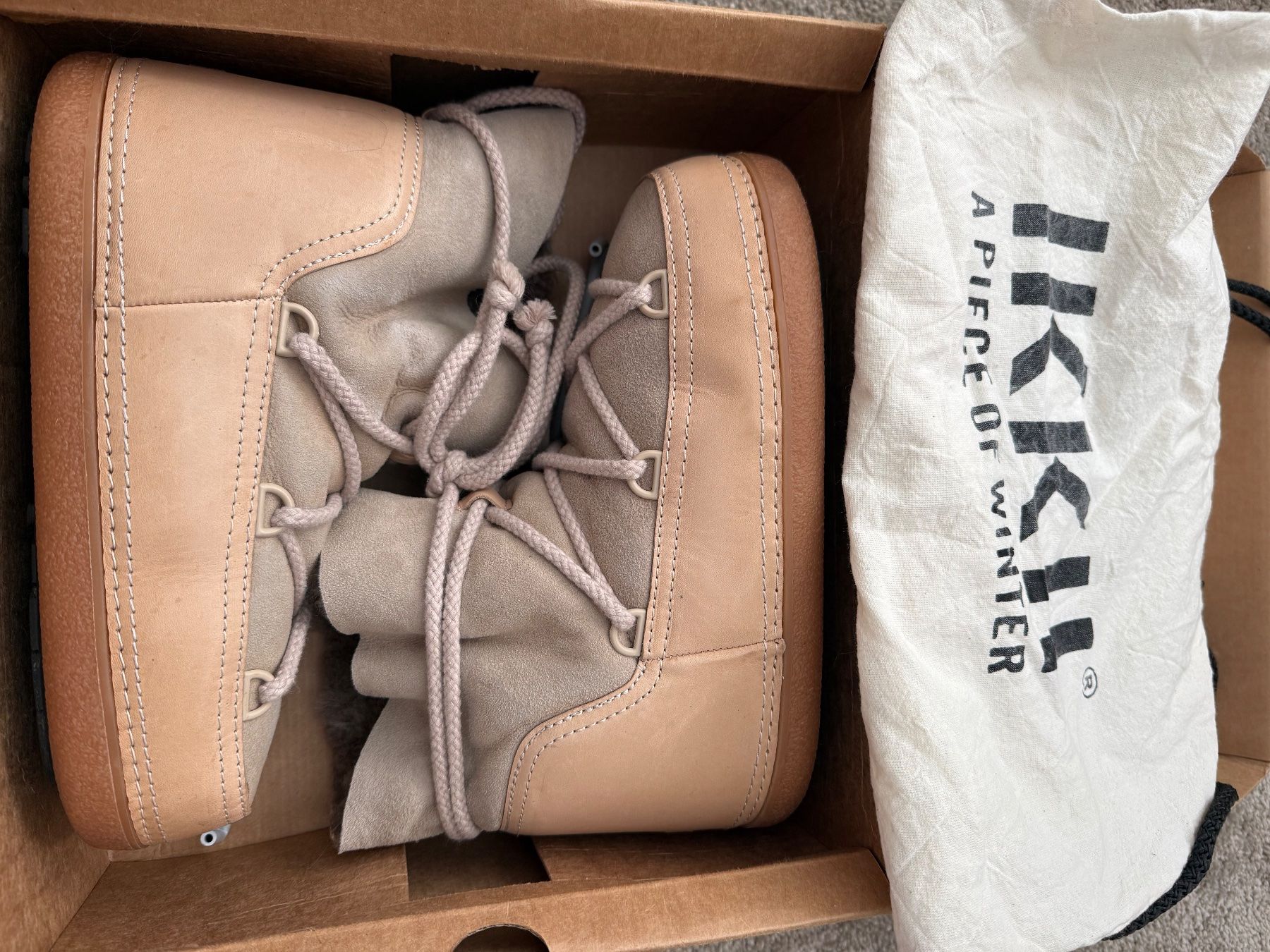 Scarpe da donna: IKKII Beige Boots Damen Lammfell Futter 41 – Usato da Beromünster venduto da Barbraa 1