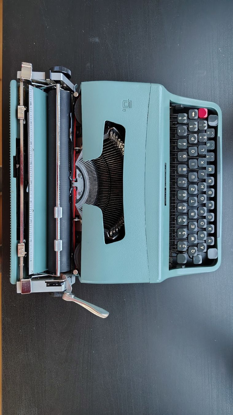 Olivetti Macchine da scrivere: Early 70's Olivetti Lettera 32 Typewriter – Usato da maroggia venduto da tondo_Music 3
