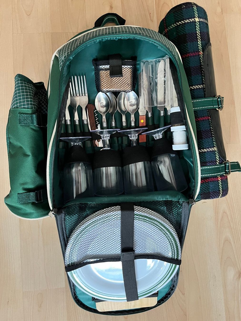 Geschirrsets: Camping Picknick Thermorucksack mit Decke – Gebraucht aus Bern von