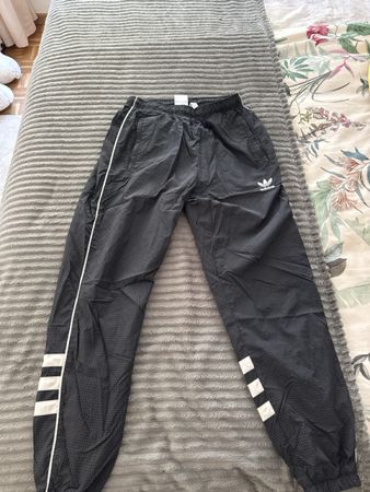 Adidas Sporthosen Herren Grösse M gute Zustand