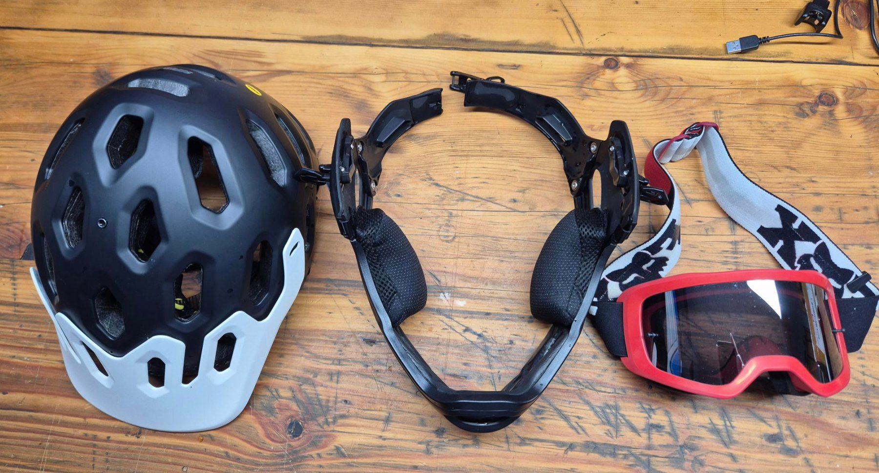 Bell Helme: Bell Super 3R – Gebraucht aus Corgémont von Hellenis 3
