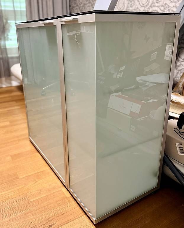 Pfister Cassettiere: Elegantes Milchglas Designer Sideboard / Möbel Pfister – Usato da Walchwil venduto da JuliaMeldere 2
