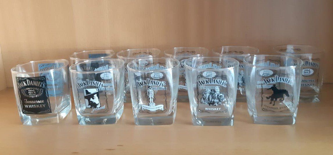 Jack Daniels Bevande alcoliche: Jack Daniels Whiskey Sammlung – Usato da Dulliken venduto da Airliner2 4