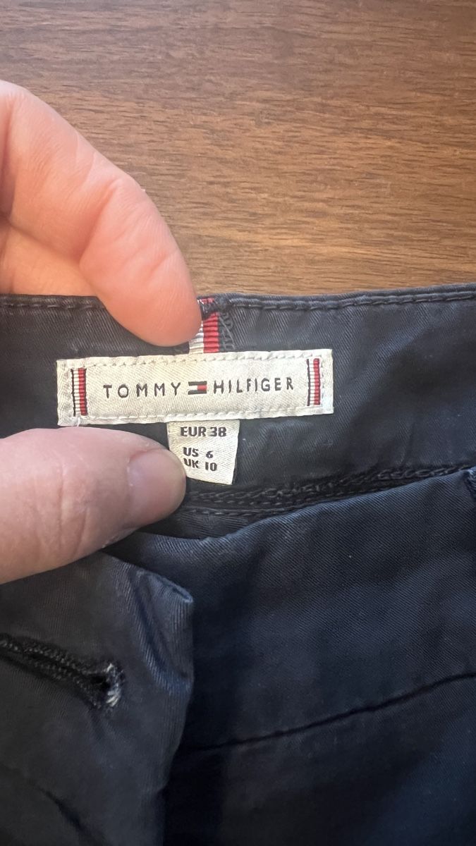 Tommy Hilfiger Pantaloni: Tommy Hilifer Shorts Gr. 38 dunkelblau – Usato da Tagelswangen venduto da Bomu 4