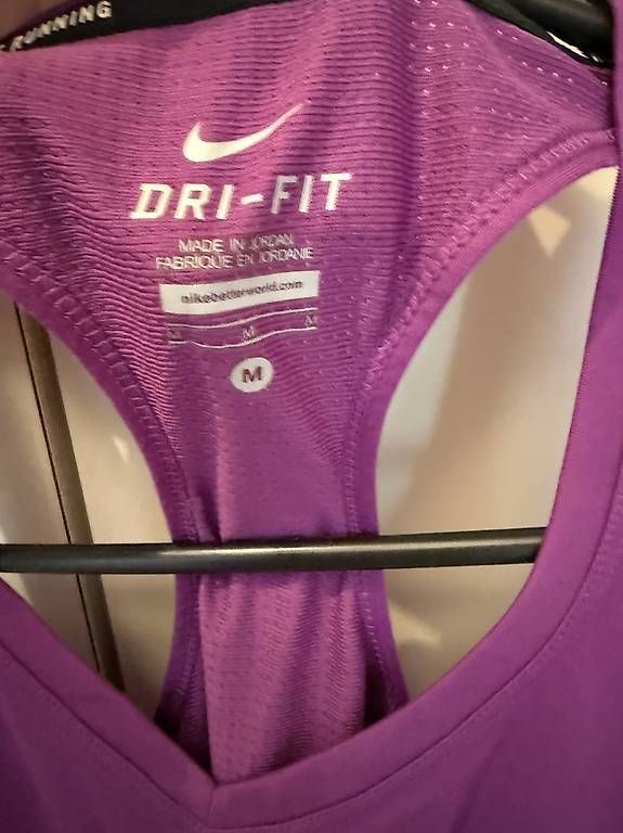 Top: Nike dry fit tanktop – Usato da Bülach venduto da angelique080882 1