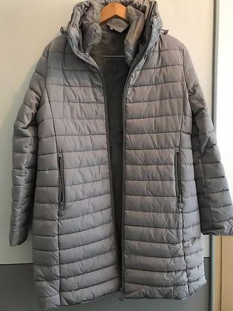 Piumino molto carino colore grigio chiaro 
