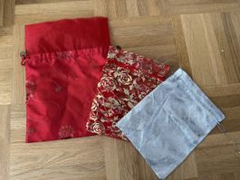 3 Geschenk-Stoffsäckchen rot & silber diverse Grössen, neu