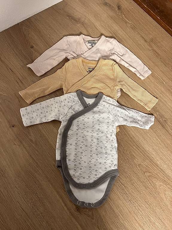 Lotti & Set di vestiti: LOT DE 6 BODYS CACHE-CUR BÉBÉ  1 MOIS – Usato da Dugny (Leytron) venduto da Wallis.Watches 4