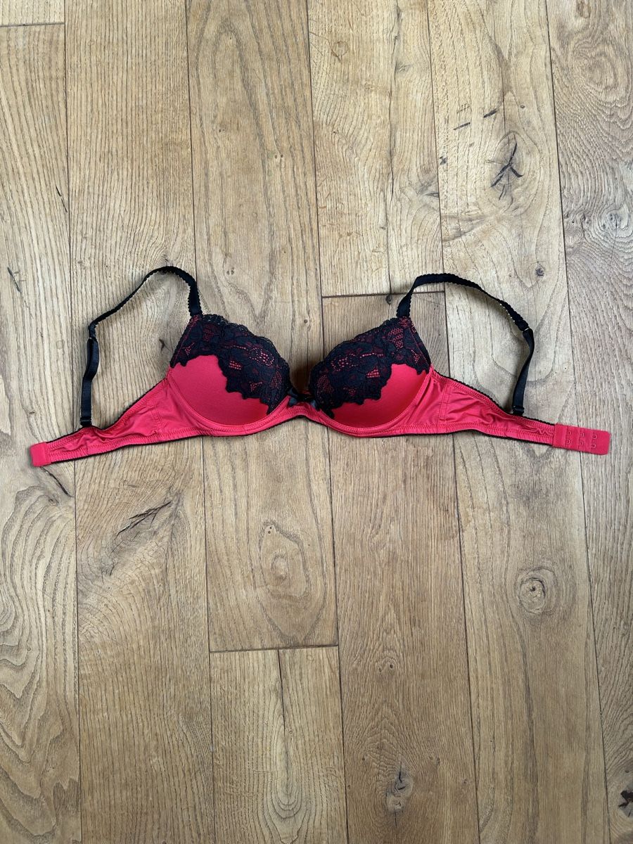 H&M Altra biancheria intima: Roter BH mit Spitze, Grösse 75A von H&M – Usato da Frauenfeld venduto da jae_vs6j