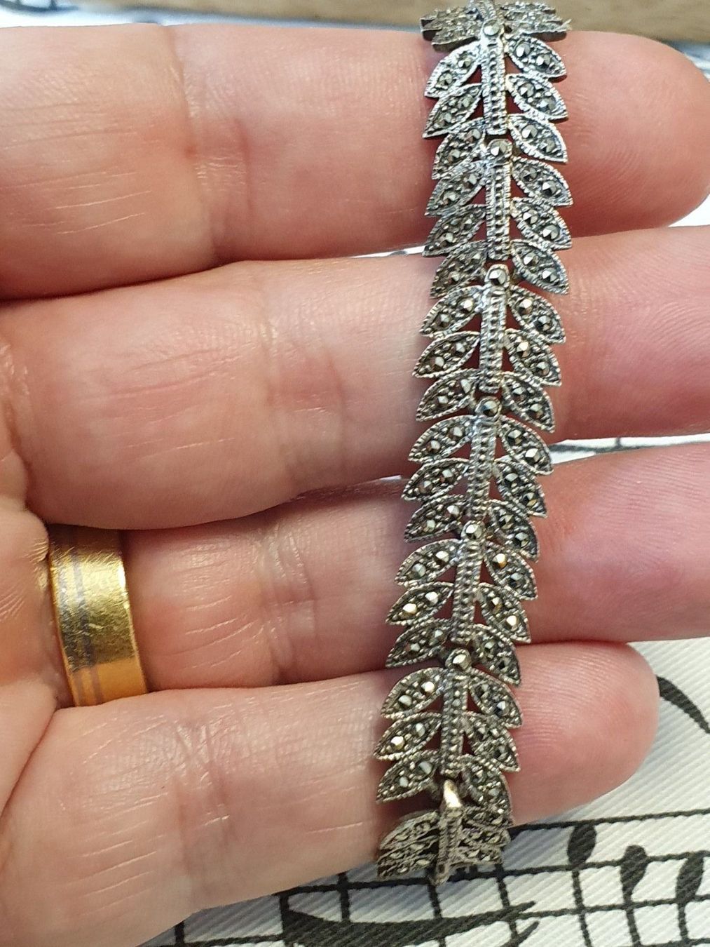 Bracciali & Braccialetti: MASTERPIECE Jugendstil BLATTRANKEN-Markasiten-Armband- – Usato da Wohlen AG venduto da palmsprings