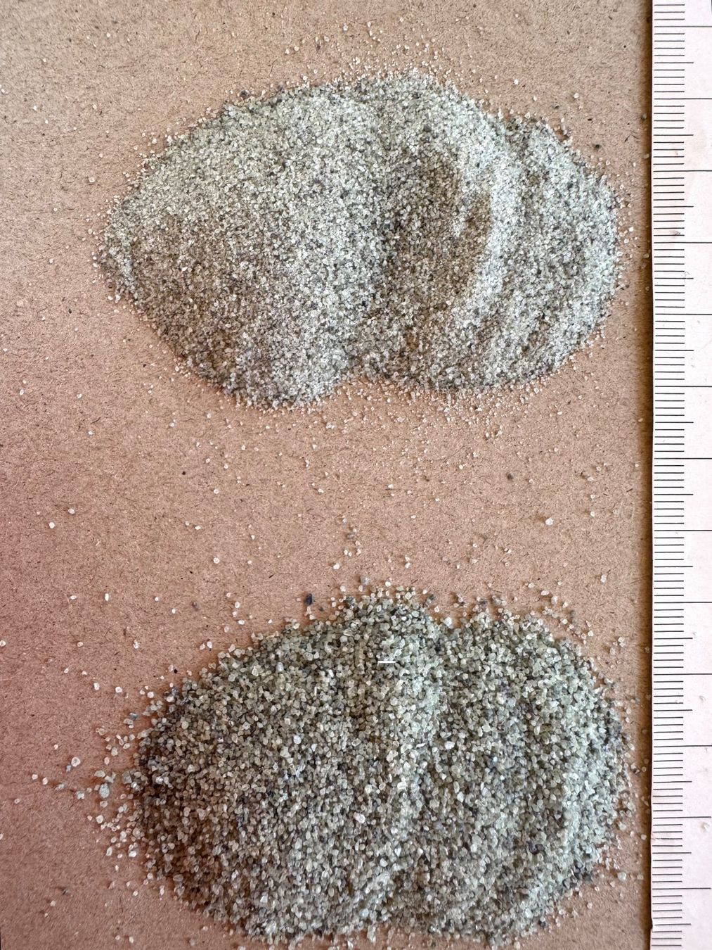 Pietre & tegole: Peridot. Olivin   extra  schön SAND    fein     DECO – Nuovo e nell'imballaggio originale da Leuggern venduto da gemshow 5
